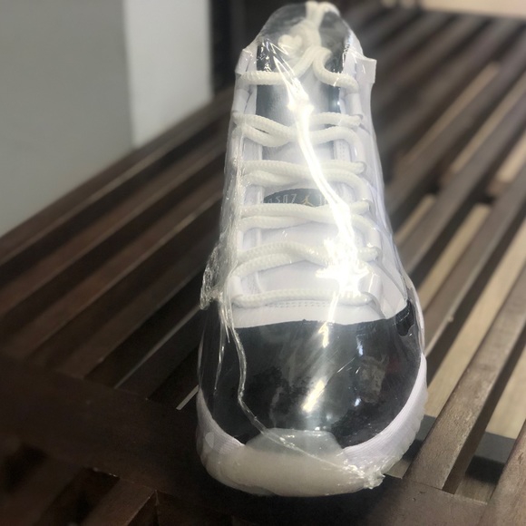 Jordan 11 - Picture 4 of 5